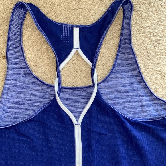 Under Armour HeatGear 2 Piece Workout Set - Picture 6 of 11